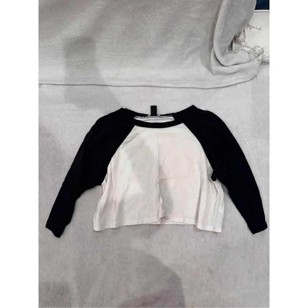 Long sleeve color block cropped shirt black and white womens size S